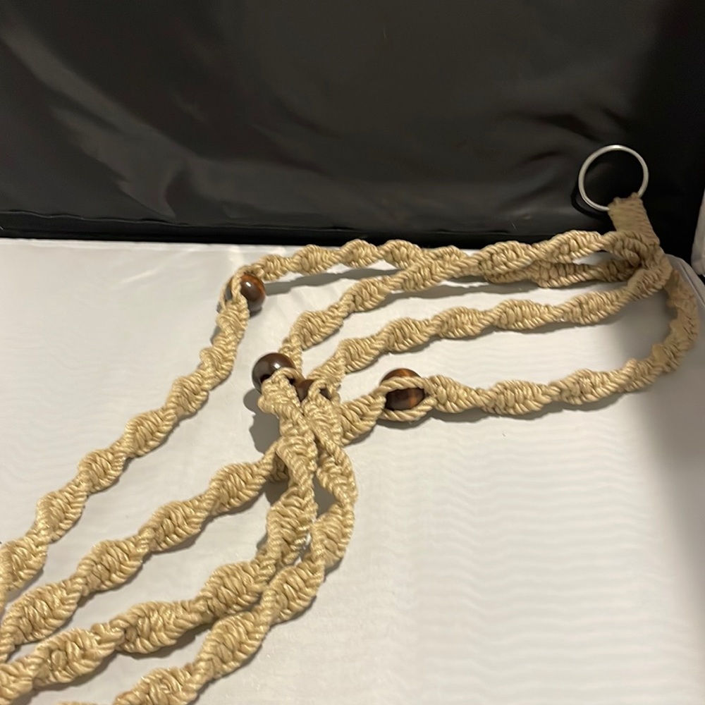 Macramé plant hanger